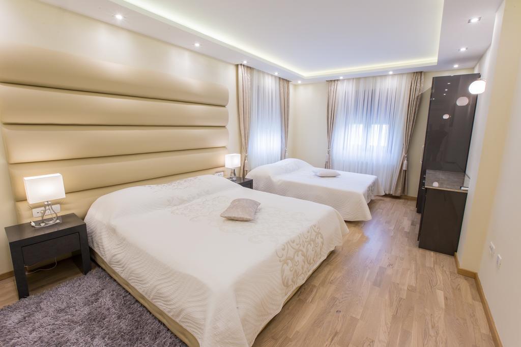 Camera Matrimoniale con Divano Letto (4 Persone)